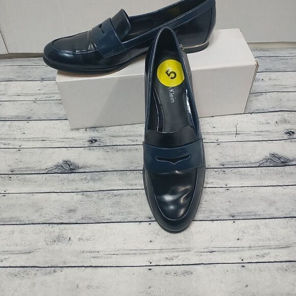 CALVIN KLEIN CELIA Woman's SZ 5  BLACK / BLUE FLAT LOAFER SHOE - Picture 1 of 11